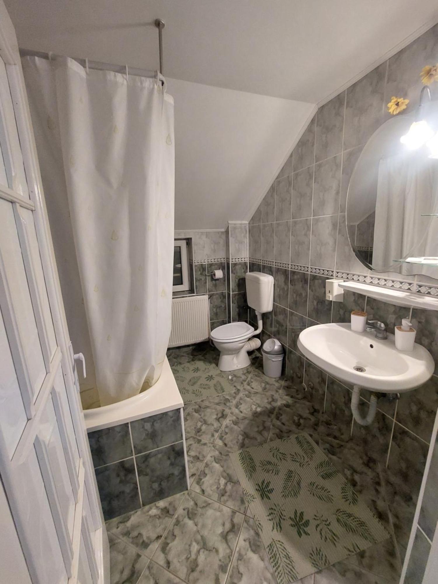 Steaua Nordului Hotell Târgu Neamț Exteriör bild
